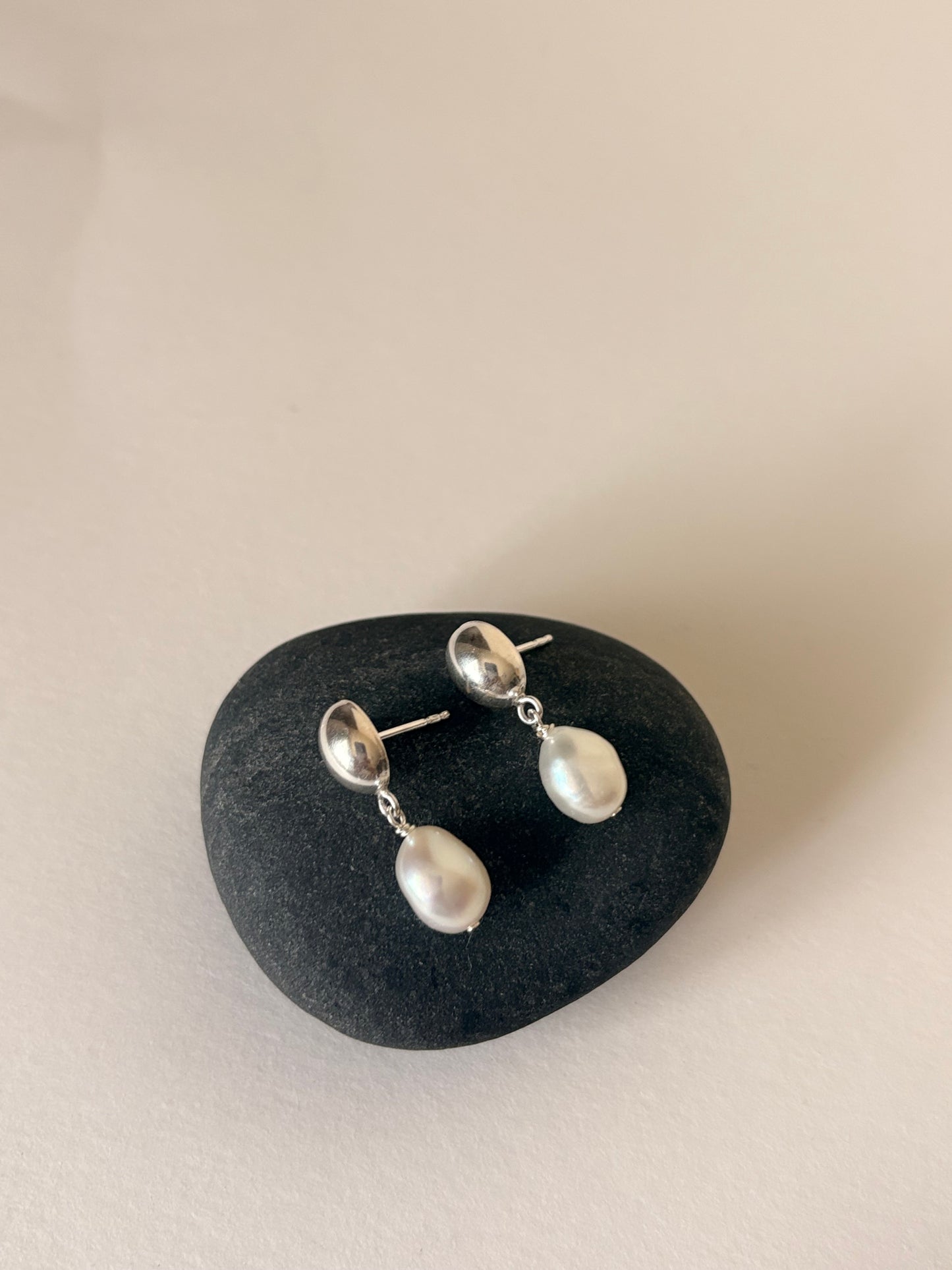 silver ball & pearl pierce
