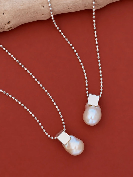 Baroque pearl ball chainnecklace